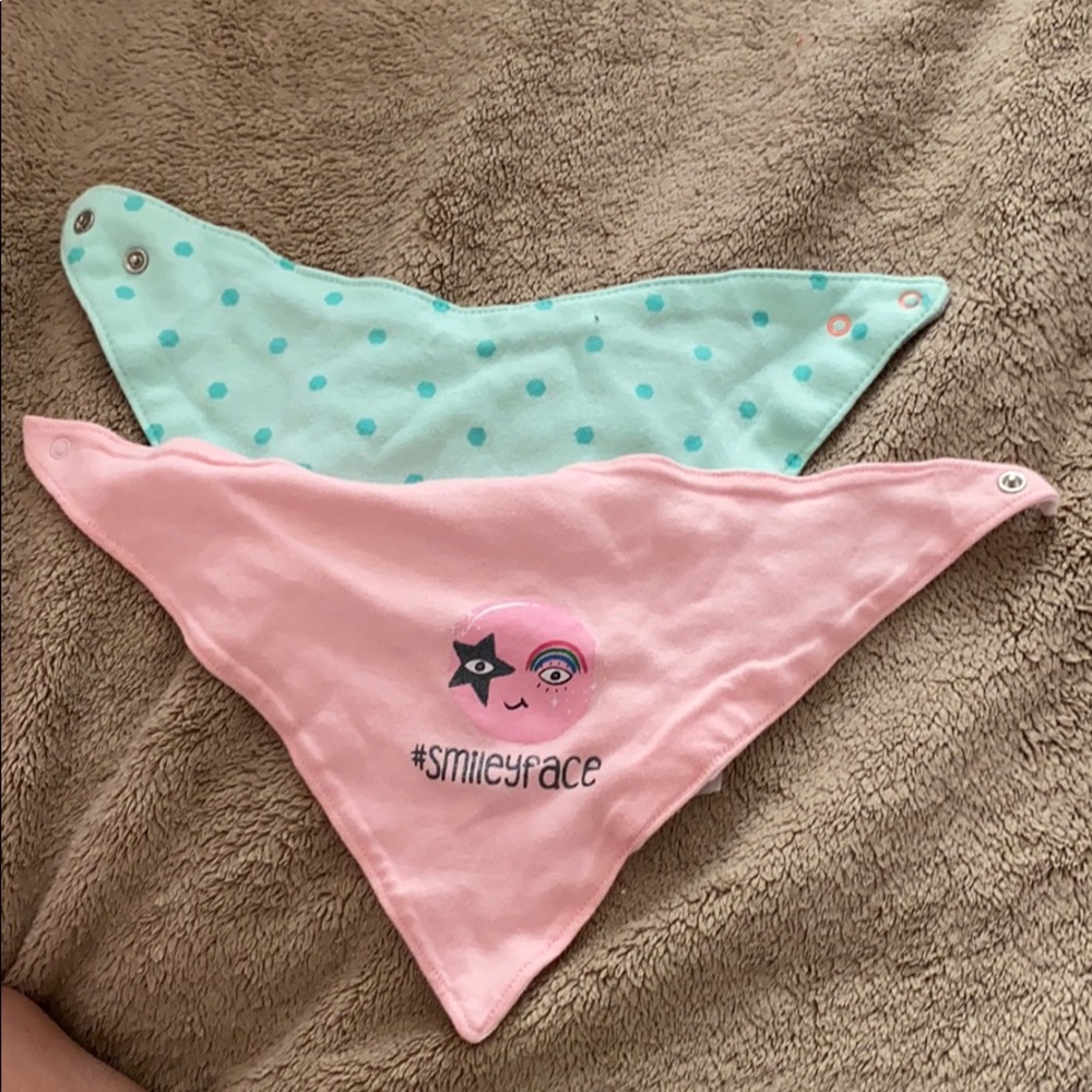 2 bandanna bibs